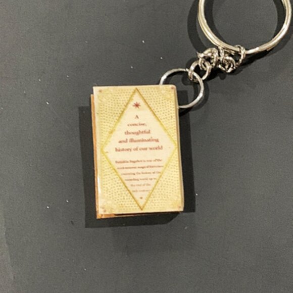 Mini “A History of Hogwarts” Keychain – Magical Replica Collectible - Picture 4 of 9